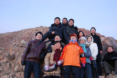 2008年(nián)公(gōng)司全(quán)員觀新(xīn)年(nián)日出(chū)